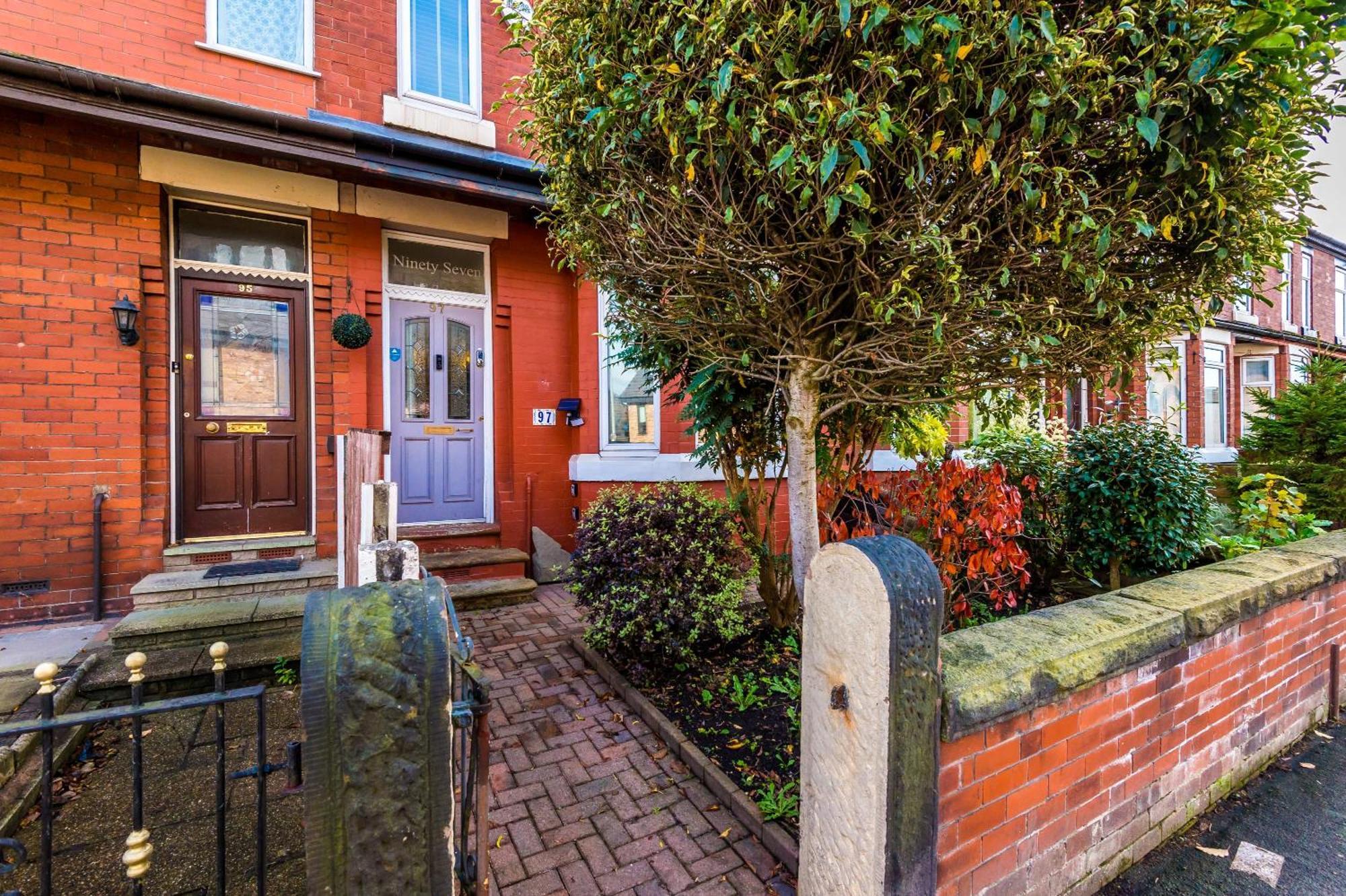 R&R At A Character Victorian Home Manchester Exterior foto