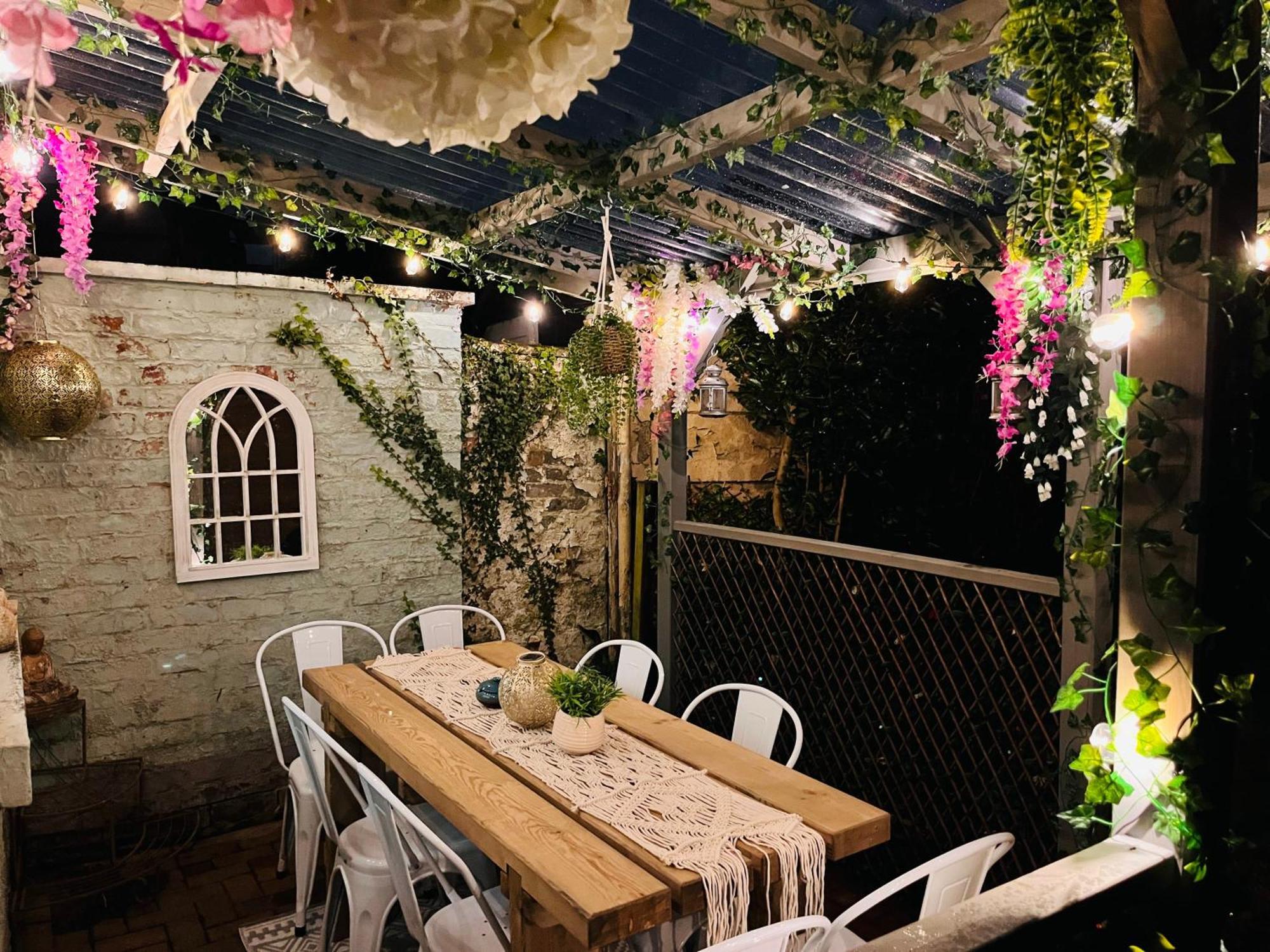 R&R At A Character Victorian Home Manchester Exterior foto