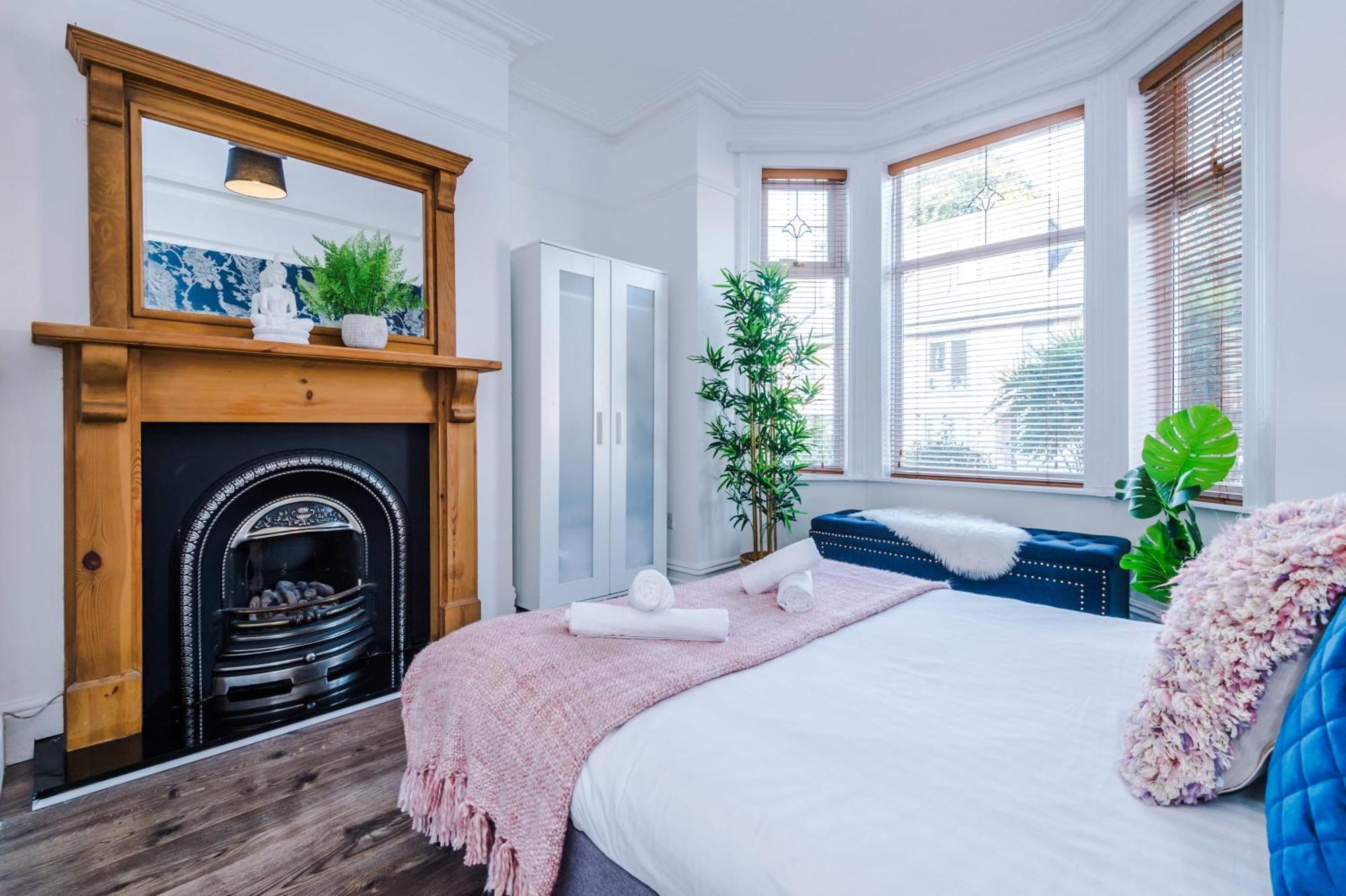 R&R At A Character Victorian Home Manchester Exterior foto